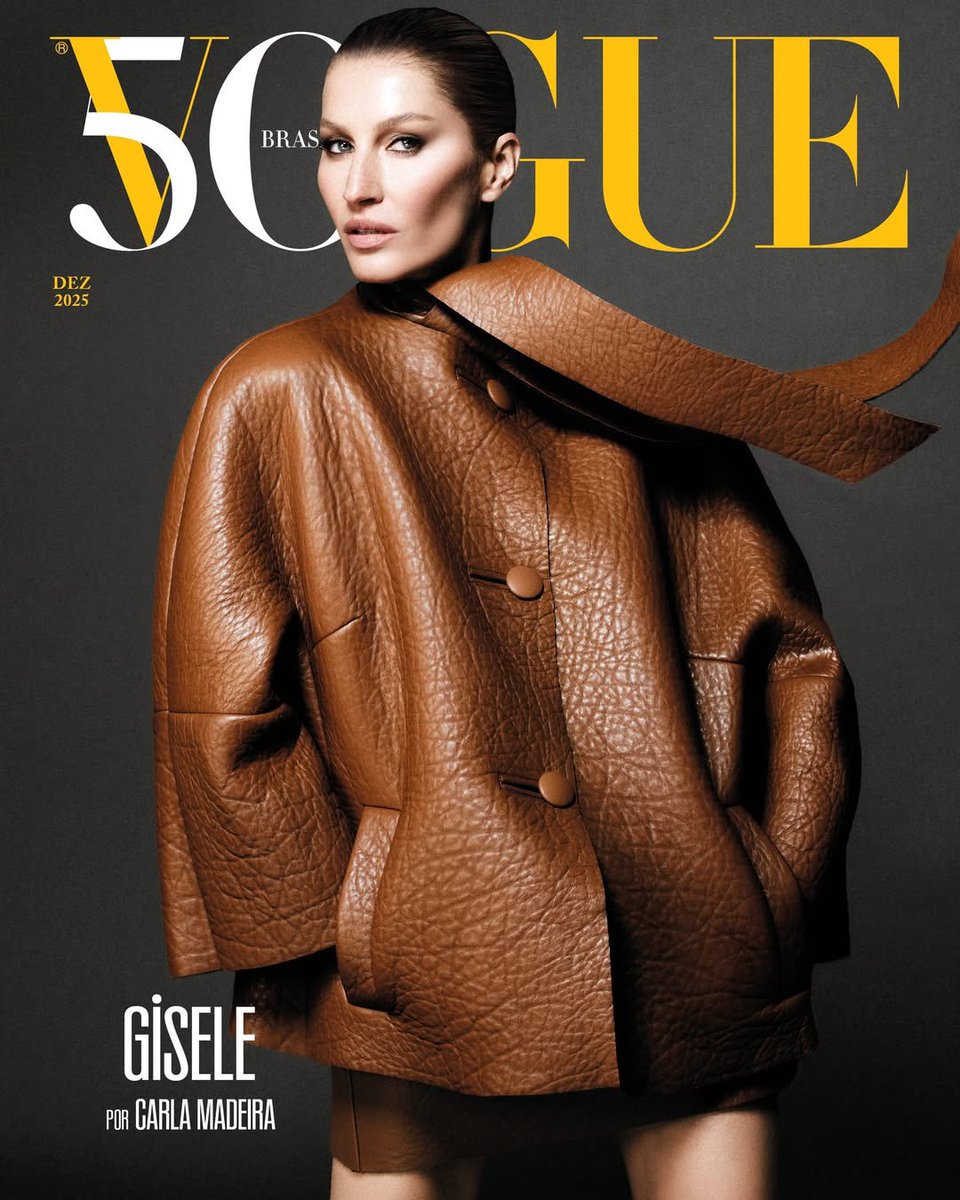女性情報誌 Vogue Brasil Magazine December 2022 Gisele wears Prada on the third December 2025 cover of Vogue