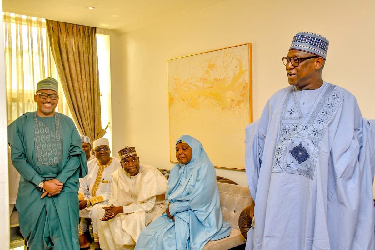 Governor Umaru Bago Receives Former Governor Sani Bello on Courtesy Visit

Governor Umaru Mohammed Bago earlier today received the immediate past Governor of Niger State and serving Senator representing Niger North Senatorial District, Sen. Abubakar Sadiq Sani Bello, on a