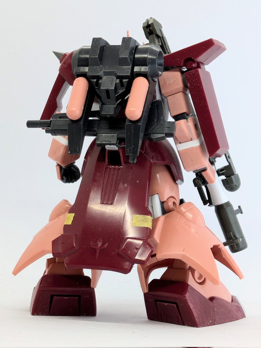 今日のラスト赤いザクIII改♪ 腰ライフル 偽関節を肘とか膝とかに貼る