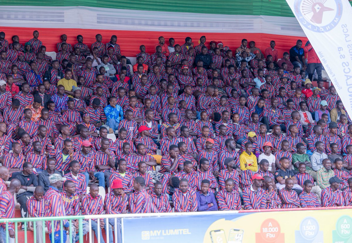 FinancesBdi's tweet image. Prenant la parole à son tour, le Ministre des Finances, du Budget et de l’Économie Numérique, Dr Alain NDIKUMANA, a salué les avancées réalisées par l’ @OBR_BI  dans la modernisation du système fiscal. Il a rappelé que la #digitalisation, notamment l’utilisation de la Machine à