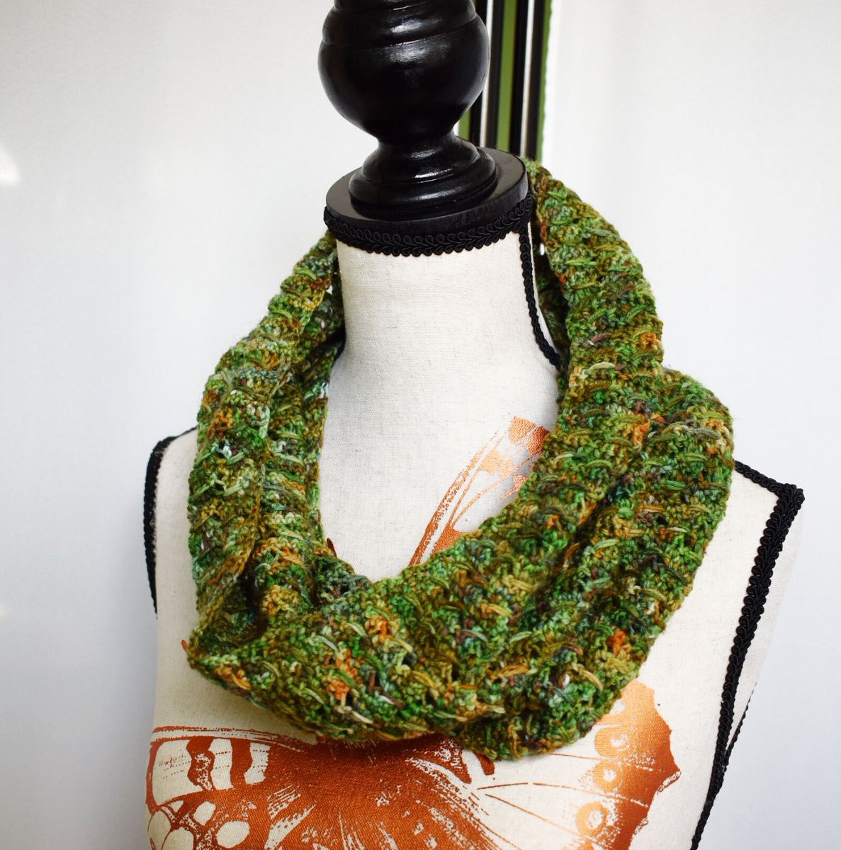 SarahDaisyBlue's tweet image. This lovely cowl made with hand dyed wool is just the thing to keep your neck warm!

#scarf #cowl #wool #winterfashion

bluebirdscrochetgb.etsy.com/listing/131593…