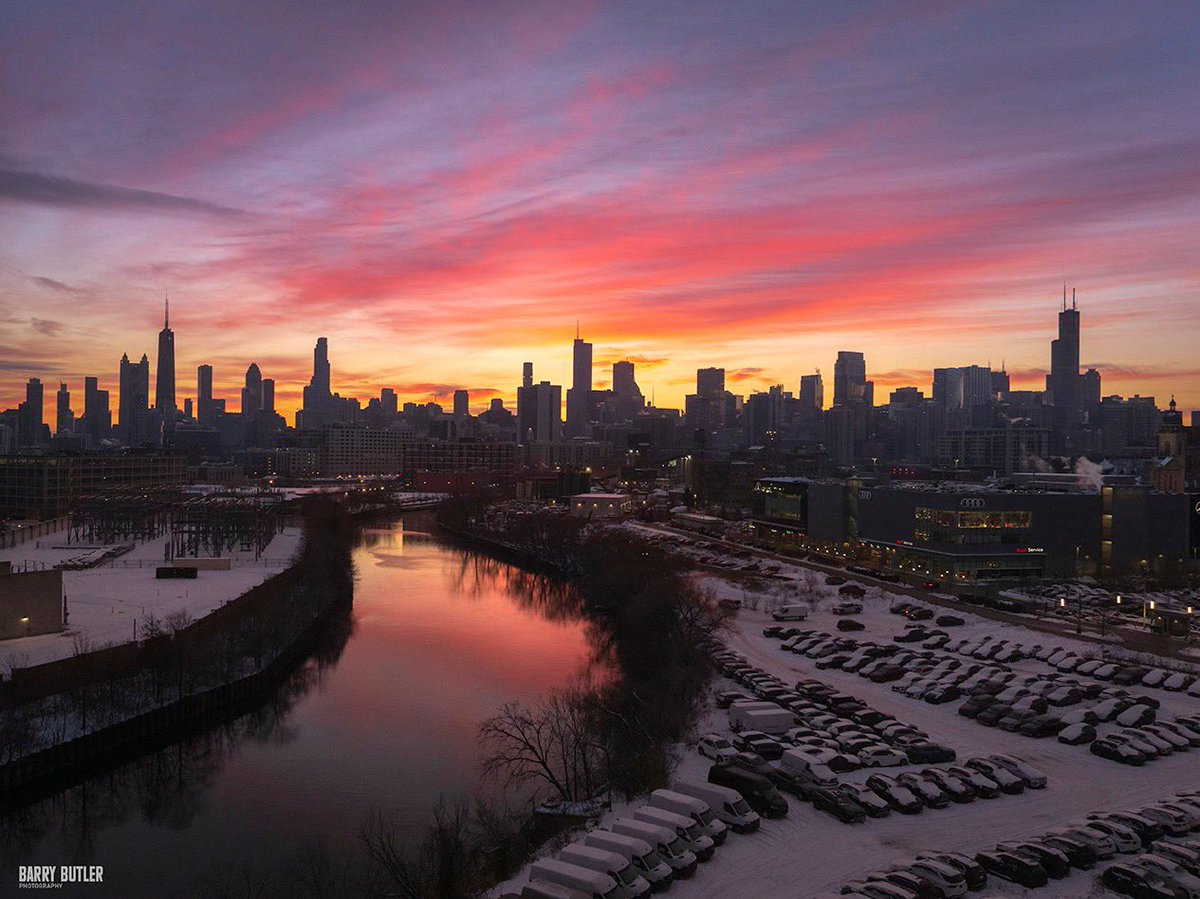 barrybutler9's tweet image. Frozen Friday.   This morning's sunrise in Chicago.  #weather #news #chicago #news