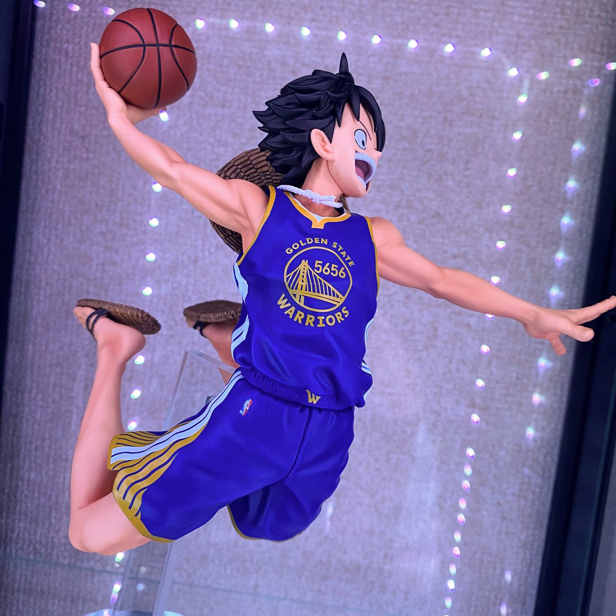 ONE PIECE × NBAコラボのルフィフィギュア… ボストン・セルティックス