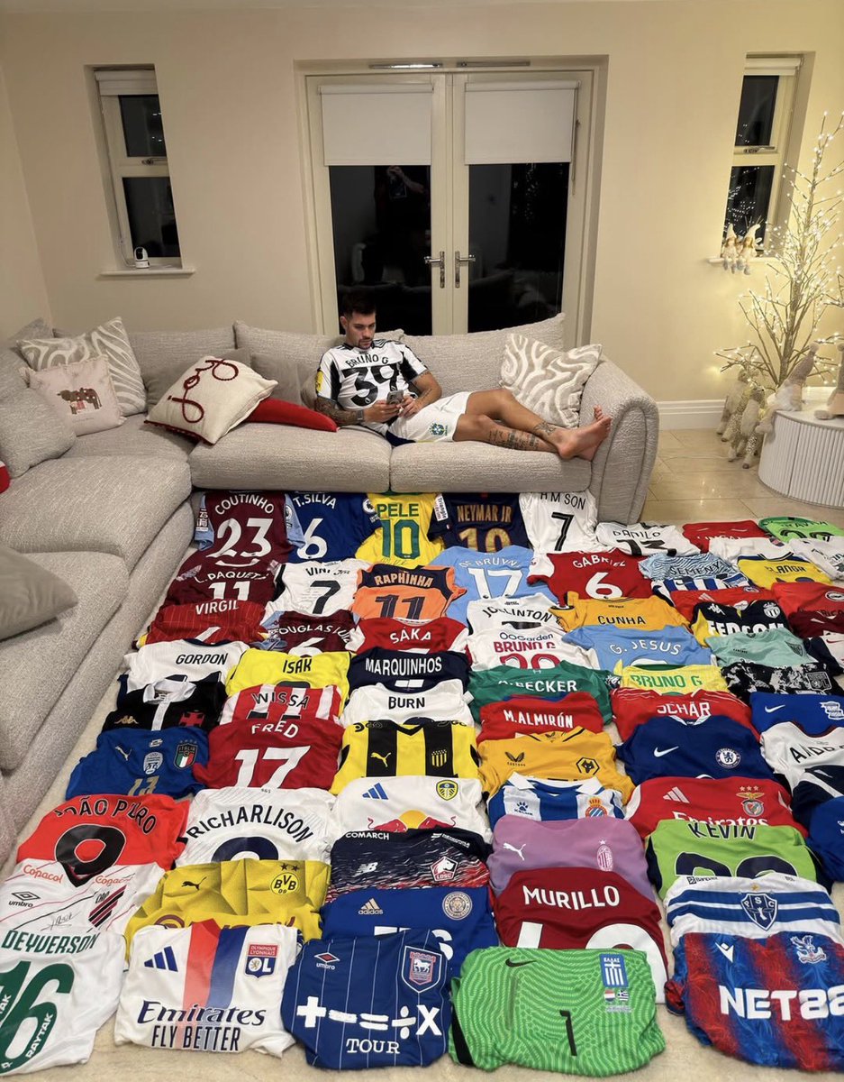 EL SUEÑO DEL PIBE 🤯

La colección de camisetas de Bruno Guimaraes.