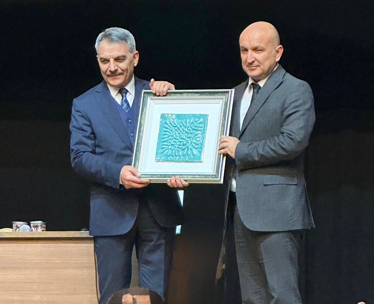 Üniversitemiz tarafından koordine edilen “Pîr-i Türkistan Yesevî Yolu ve Mirası” projesi kapsamında Yozgat-Emirci Sultan Sempozyumu gerçekleştirildi.

🔗hacibayram.edu.tr/web/pir-i-turk…