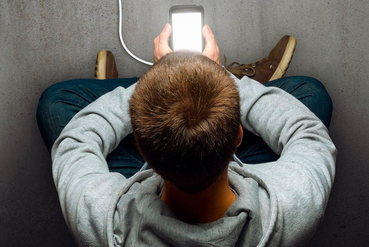 Las dinámicas ocultas detrás del consumo compulsivo en redes, apuestas online y sexualidad virtual: "Adictos a la pantalla" (HAY VIDEÍTO). Reseña de Victoria Varacalli. Clic: martinwullich.com/adictos-a-la-p…