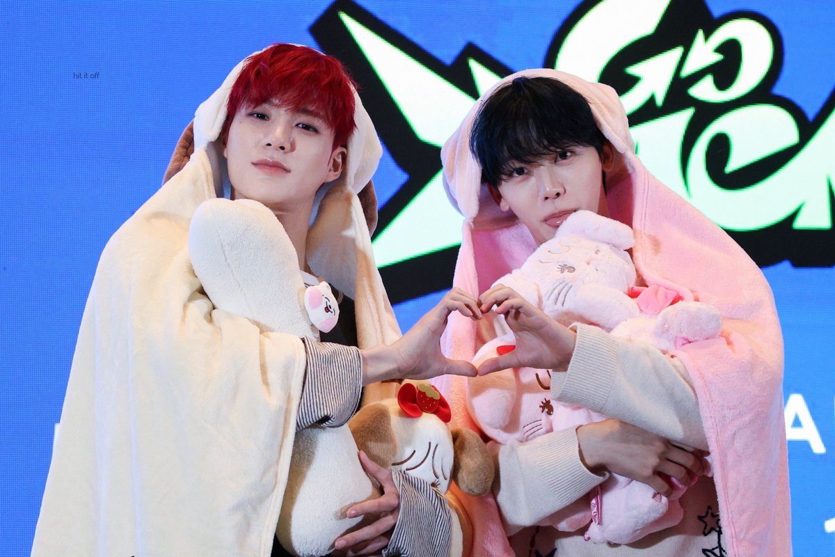 251205 FANME 팬싸

🐶🫶🐱
😛...?

#재민 #JAEMIN #제노 #JENO #엔시티드림 #NCTDREAM