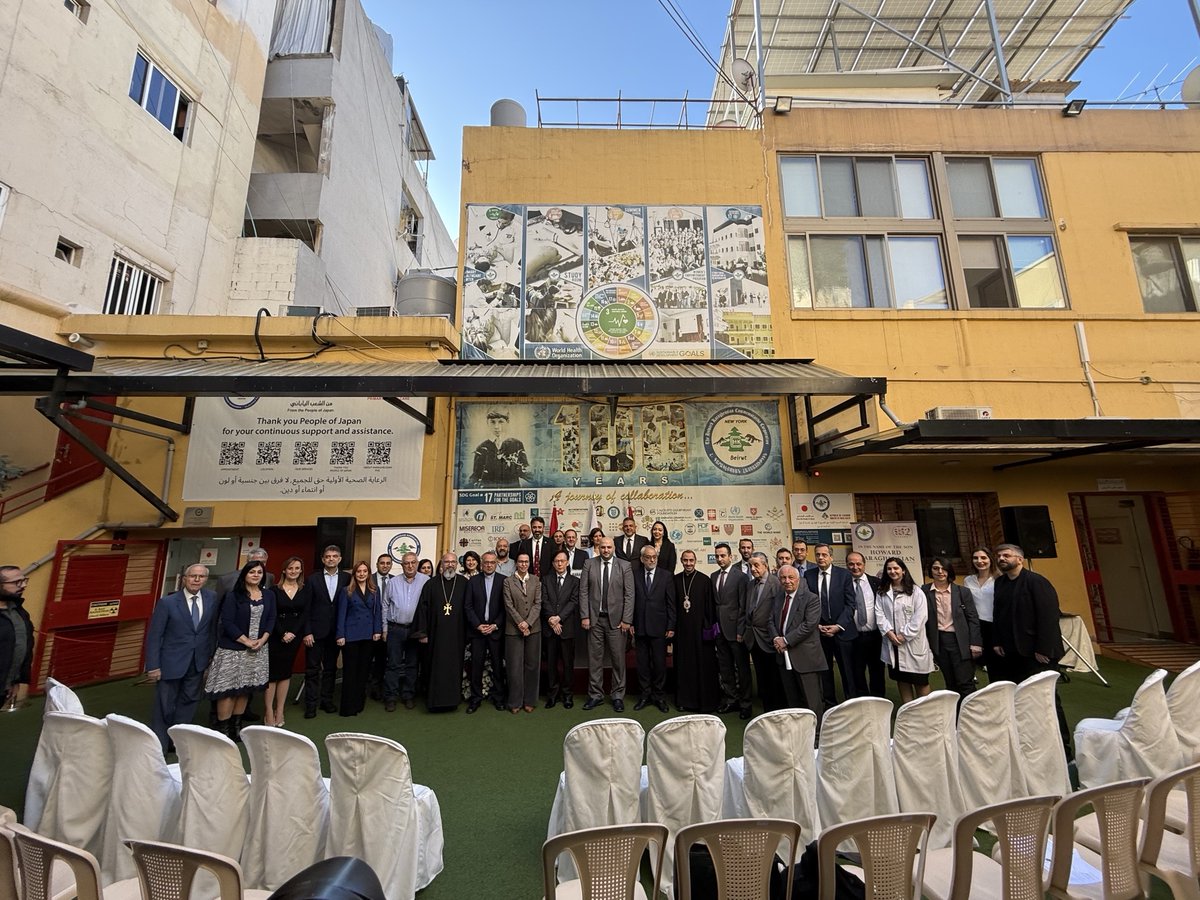 حضر السفير ماغوشي حفل تسليم مشروع ممول من اليابان لدعم مركز كراجوسيان للرعاية الصحية الأولية في برج حمود. وقد تلقّى المركز، معدات طبية ونظاماً لتنقية المياه، مما عزّز خدمات الرعاية الصحية وأمّن مياهًا نقية. تستمر اليابان في التزامها بدعم القطاع الصحي وتعزيز الخدمات الأساسية.