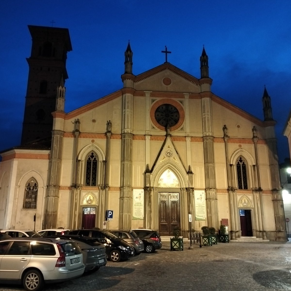 Domani porteró voi e le vostre intenzioni nella Santa Messa. Vi ricordo nella preghiera e vi auguro ogni bene. Il Signore vi benedica e vi custodisca sempre. Vi affido all'intercessione dell'Immacolata e di San Nicola, vescovo.
