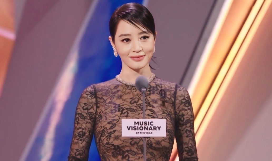 ip624's tweet image. I’m not following a celebrity.
I’m recognizing a woman who deserves respect, someone who stayed graceful through storms she never caused.

This isn’t infatuation. It’s sincerity. And I’ll be here, waiting for the moment she shines again.