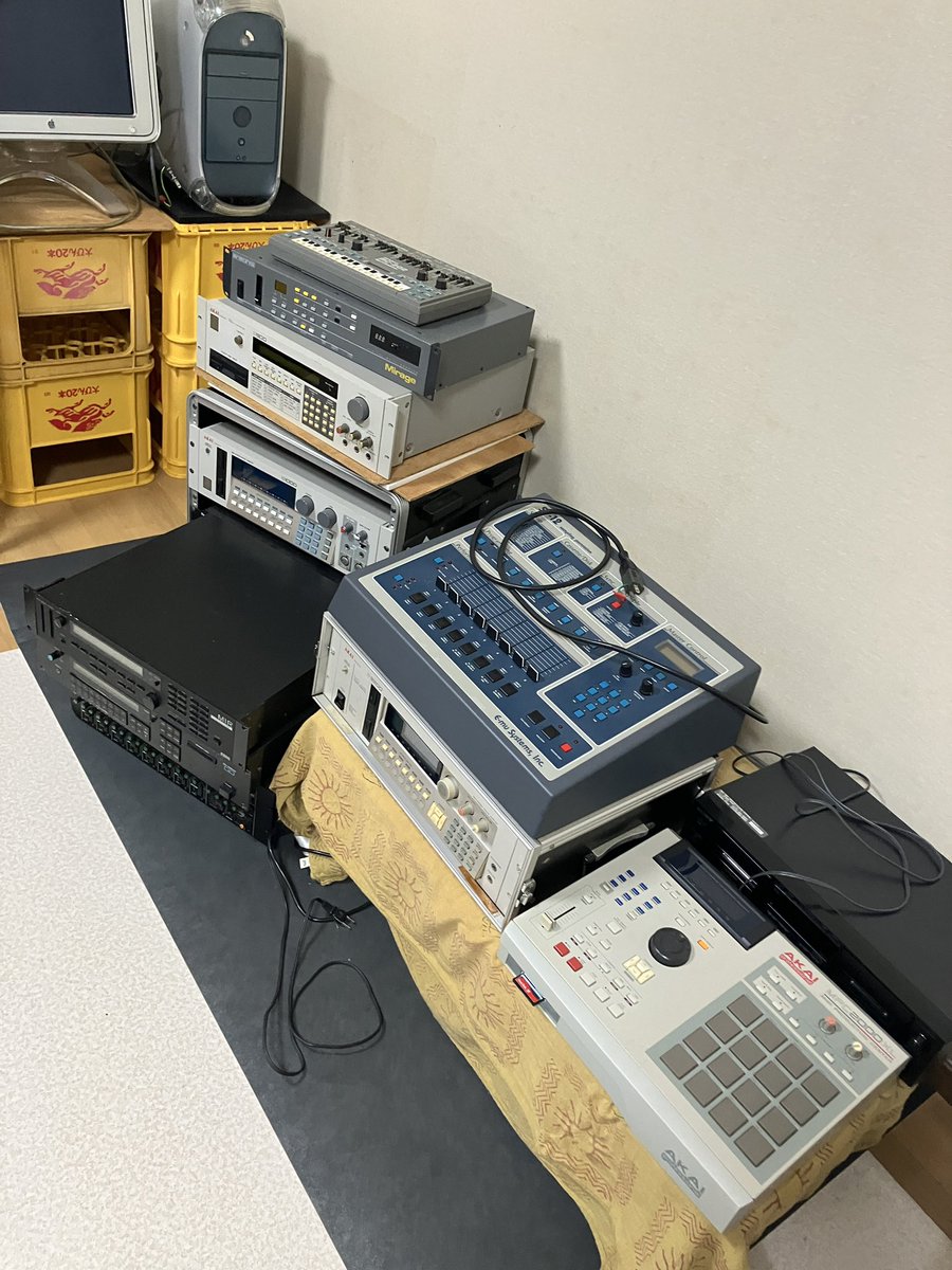kuronekoCirno's tweet photo. 重い

#roland
#korg
#akaiprofessional
#ensoniq https://t.co/95m2Ukrb8w