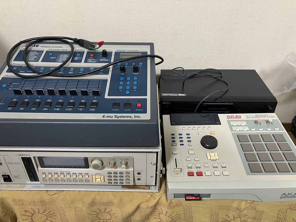 kuronekoCirno's tweet photo. 重い

#roland
#korg
#akaiprofessional
#ensoniq https://t.co/95m2Ukrb8w