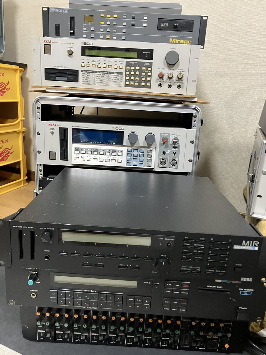 kuronekoCirno's tweet photo. 重い

#roland
#korg
#akaiprofessional
#ensoniq https://t.co/95m2Ukrb8w