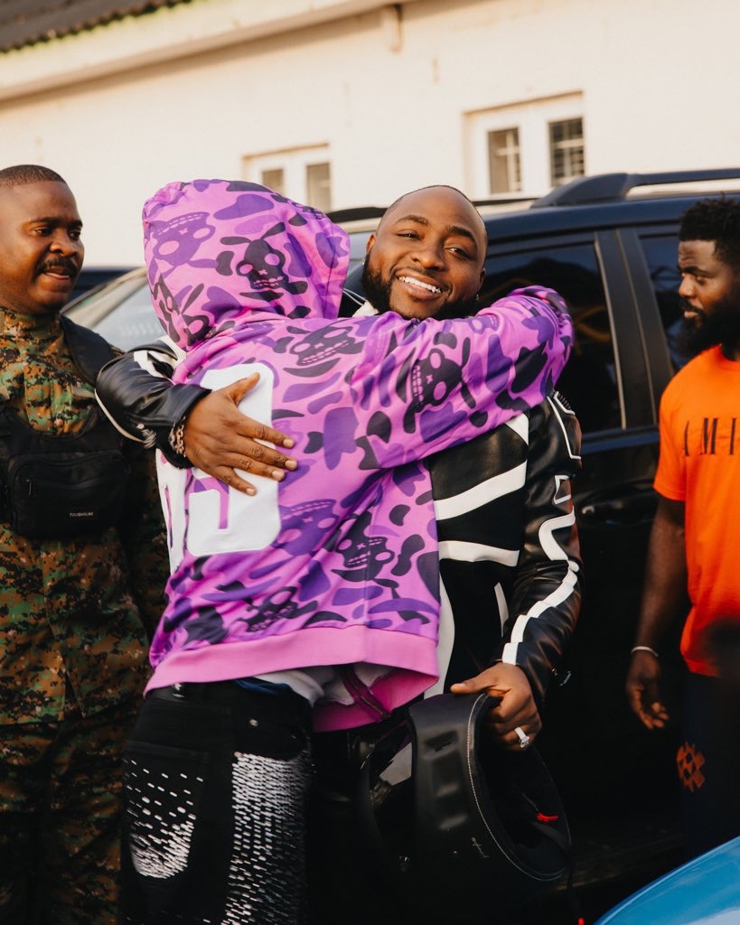 yabaleftonline's tweet photo. Shoday and Davido. https://t.co/wHZlYN9IJb