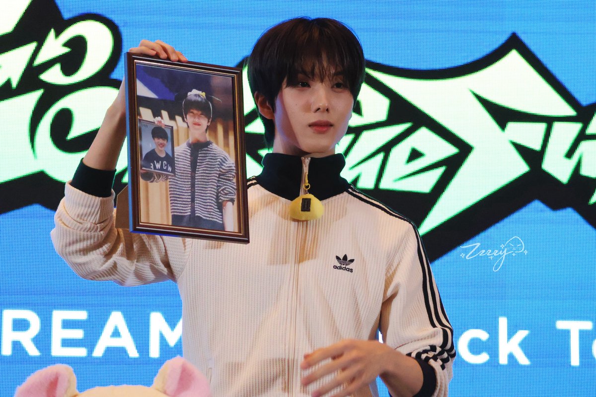 Zzzzy_J's tweet photo. 251205 fanme TAIPEI

🪆🥰

#JISUNG #チソン #박지성 #NCTDREAM https://t.co/k5bb4qzSLO