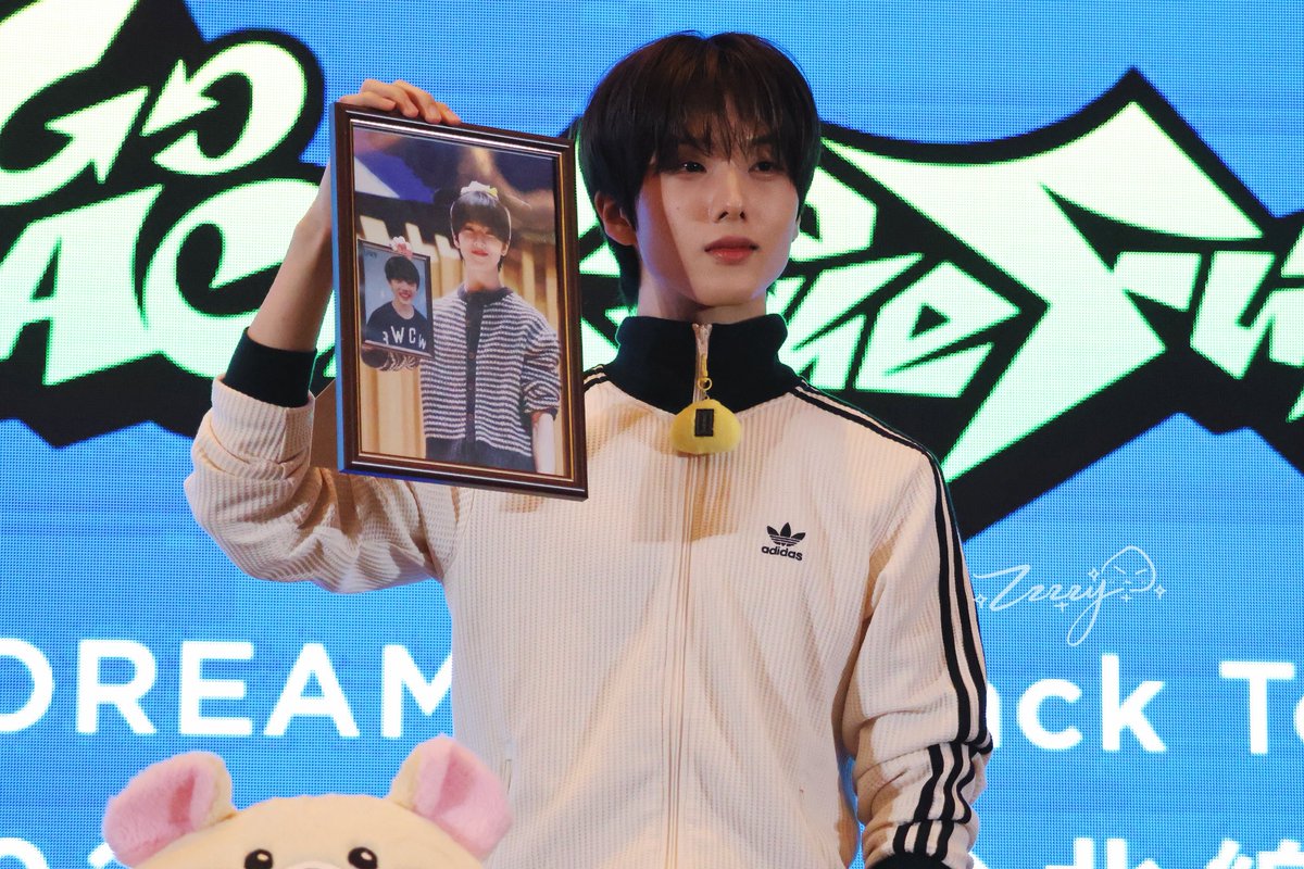 Zzzzy_J's tweet photo. 251205 fanme TAIPEI

🪆🥰

#JISUNG #チソン #박지성 #NCTDREAM https://t.co/k5bb4qzSLO
