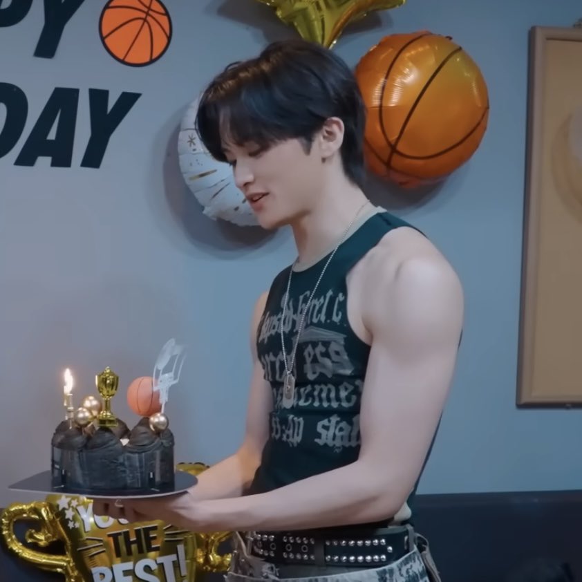 watermelkiee's tweet image. mark lee……