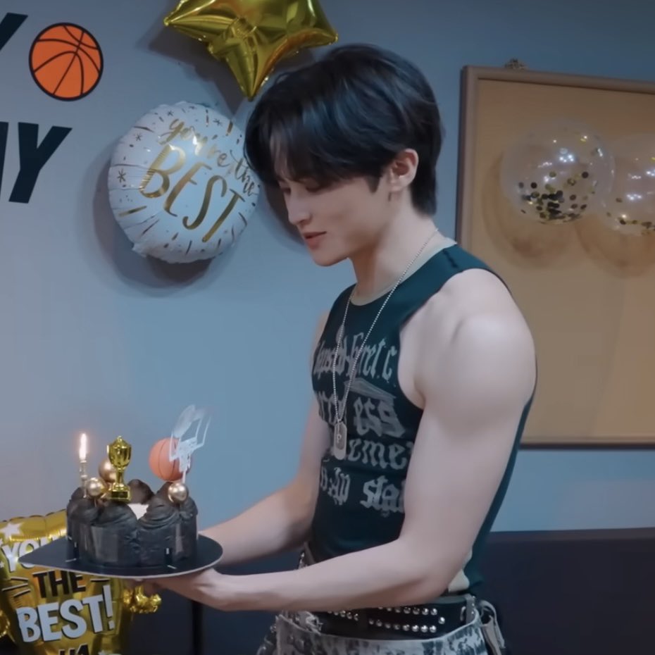 watermelkiee's tweet image. mark lee……