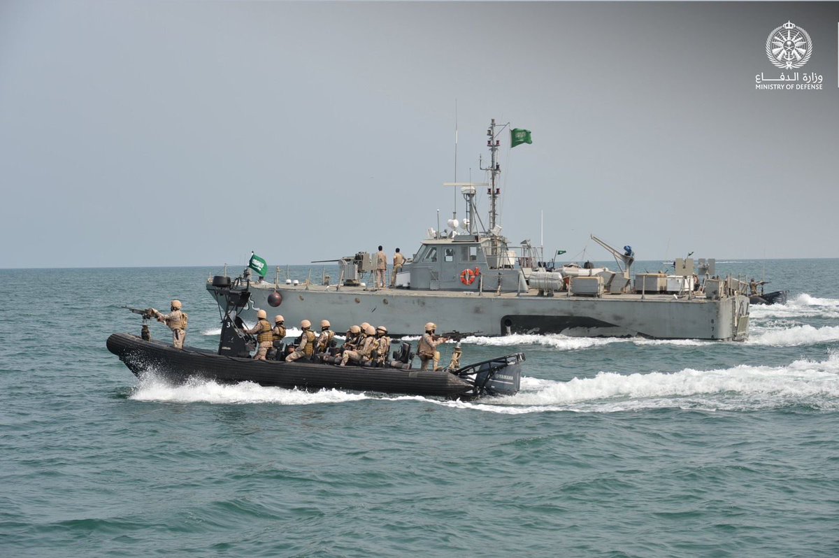 لأبطالنا المرابطين على حدودنا
الشجعان الذين يبذلون أرواحهم
حمايةً لأمن بلادنا وسلامة أرواحنا
نسأل الله أن يحفظهم ويردهم سالمين..

اللهم احفظ لنا والدينا وأبناءنا وأحبابنا
وارحم من توفي منهم، واشفِ كل مريض
وأدم على بلادنا كل خير 🇸🇦🙏🏼