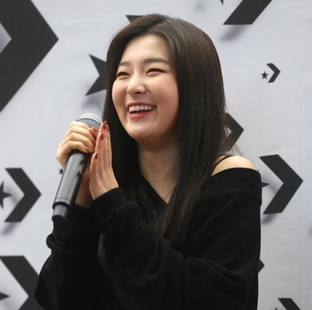myseulgi0210's tweet photo. #seulgi's smile hasn't changed 🥹😘🐻 https://t.co/PANOZiXQnD