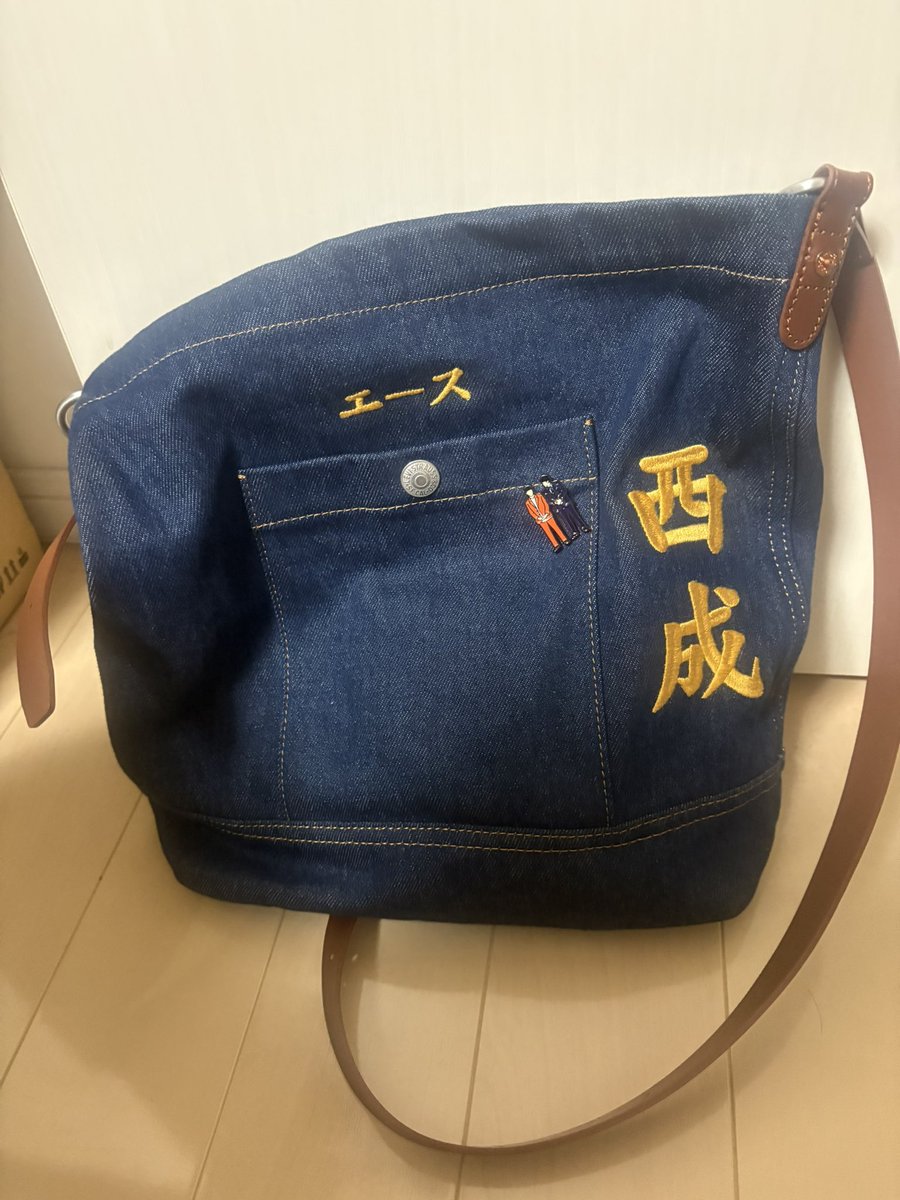 生ファラオが激しぶカバンくれた🎉 これでみんなに名前と地元覚えて