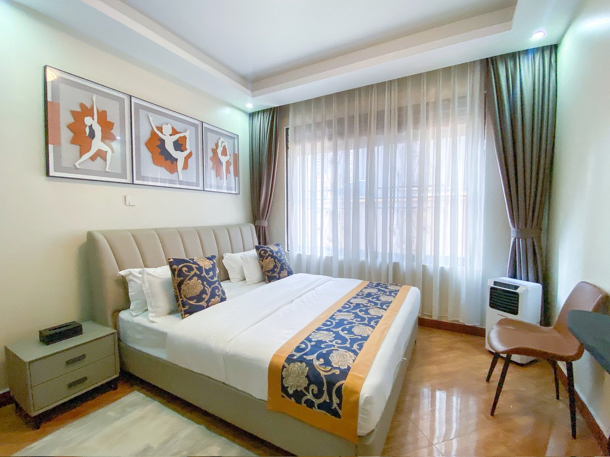 KOVAD Airbnb Apartments - Munyonyo
Modern 1&amp;2 Bedrooms | Fully Furnished &amp; Luxurious

📶 High speed WiFi
🔐 24/7 Security
📍 Safe &amp; Peaceful Area | Close to Entebbe Airport
💰 One Bed - USD 80 | Two Bed - USD 120 per night

☎️ For Bookings
Call/WhatsApp: 0709220000