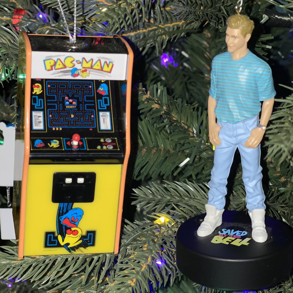 I’m guessing the folks at <a href="/SBTBNow/">Saved by the Bell</a> have the talking Zack Morris on their trees, too! 🎅🏻🎄🎁