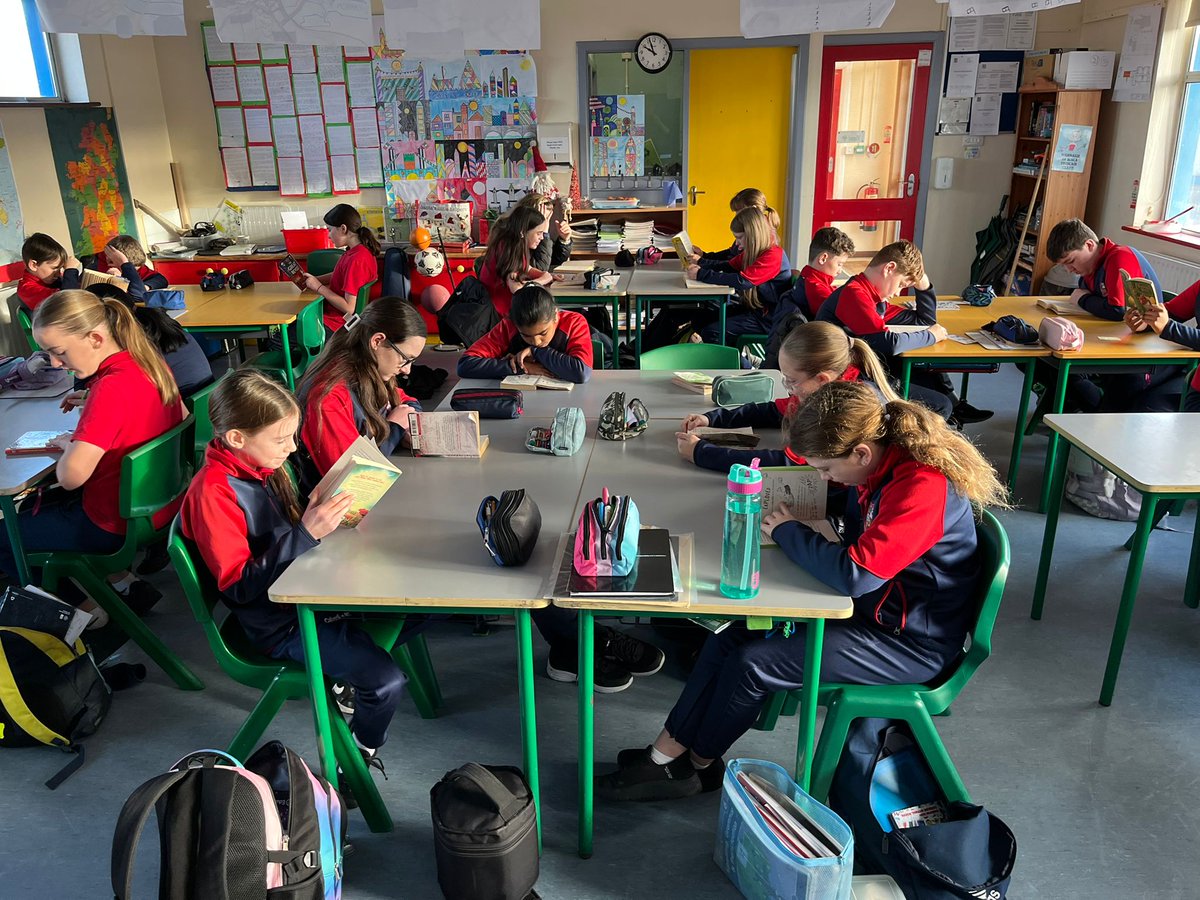 DEAR(Drop everything and read): We have put a huge emphasis in reading this term, using our Accelerated Reading program to assist. Here are Elm and 6th class taking part in DEAR, which all classes take part in 📖
