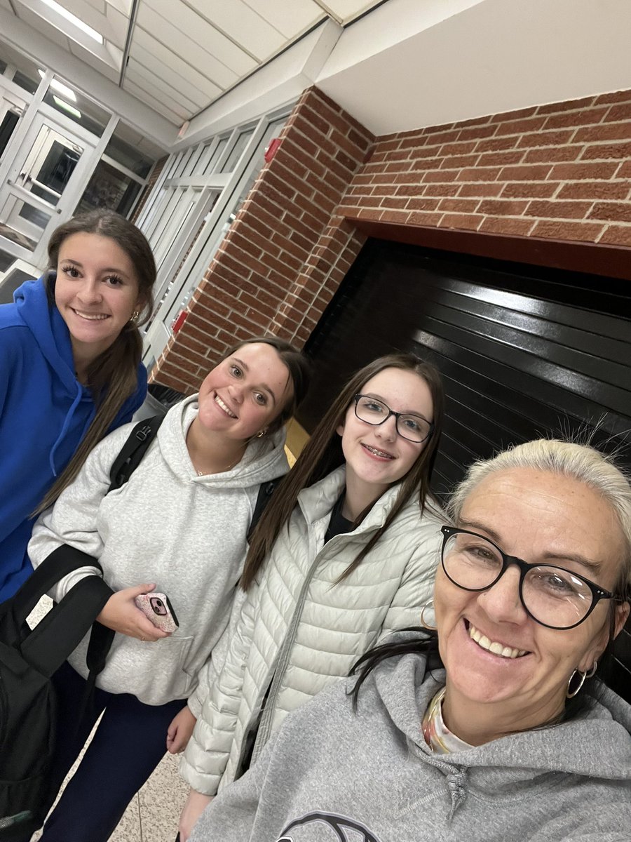 Last night concession stand crew… they did a fantastic job!! 🏐🐾#manychallengesfaced🤣