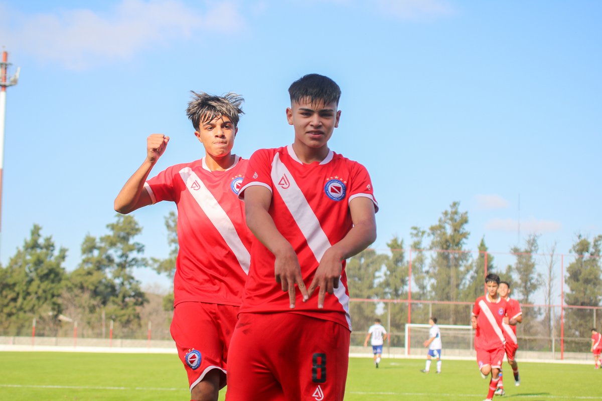 #AAAJ 🏆 La Novena División perdió 3-2 ante <a href="/AthleticoPR/">Athletico Paranaense</a> con goles de Joaquin Duarte y Pedro Vallejos, y quedó eliminada de la Copa de Plata de la copa <a href="/umbro/">Umbro</a>. ¡Felicitaciones, chicos!