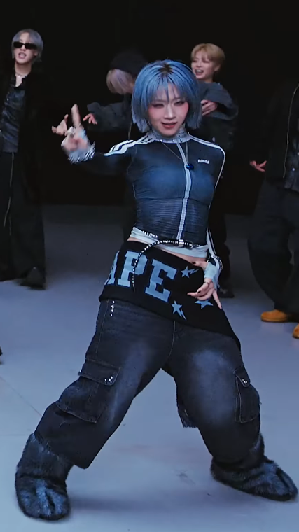 1❄️ジス 2😎ジス 3😼ジス #HANA #JISOO #NONSTOP