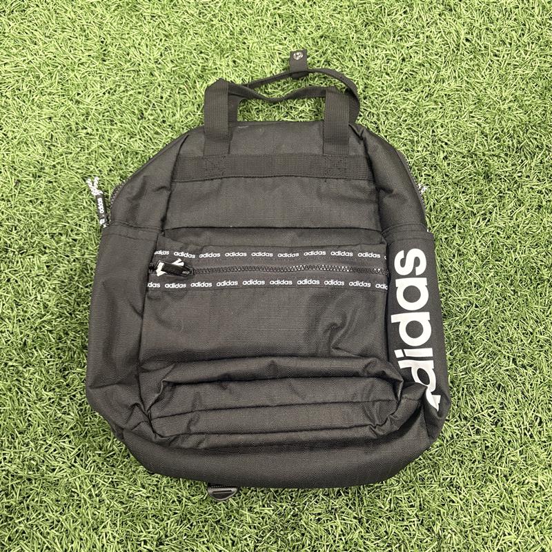 RBNYHelp's tweet image. 🎁12 Days of M+🎁

Day 5: 
- Adidas Mini Backpack
- #80 Team Issued Training Shirt (S)
- Ivan Nameplate
- Playing Cards

Link: newyorkredbullsmembers.com/login