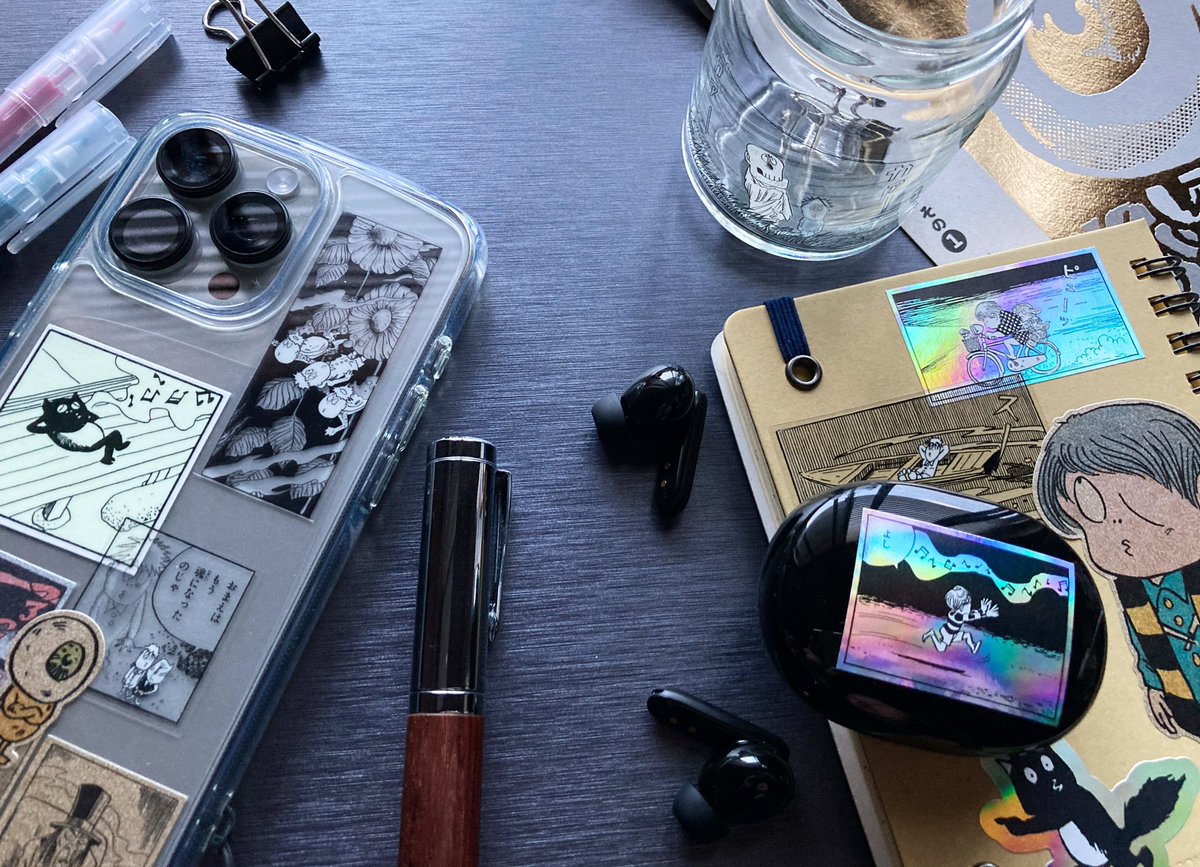 「水木しげるシールくじびき」はその①も大好評発売中です。全11種、コズフィッシュ祖父江慎氏＋小野朋香氏による全種特殊紙or特殊加工の夢のようなシールです。シールブームの今、シール帳にあれば一目置かれること間違いなし！ボンボンドロップシールではありませんが、ボンボン版悪魔くんがいます。