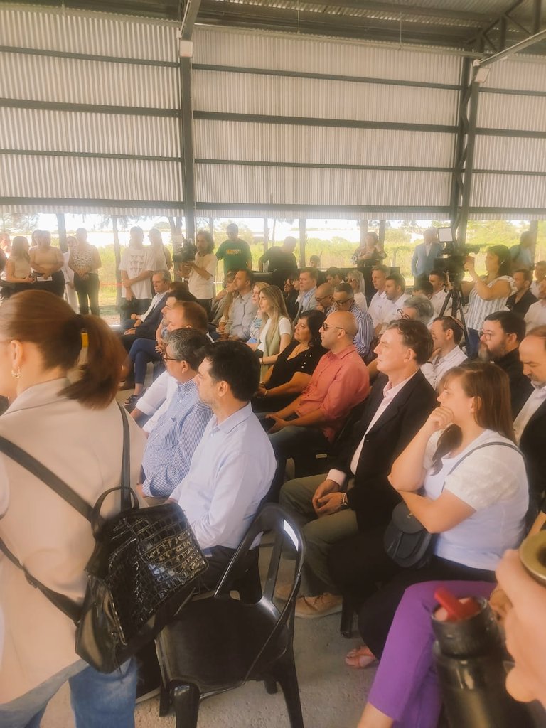 dariobaez's tweet photo. 🚌✨ Paraná presentó su nueva flota de colectivos.

⏱️✔️ Frecuencias que se cumplan
🗺️✔️ Recorridos útiles en todos los barrios
📊✔️ Transparencia y control del contrato

"Esfuerzo enorme. Volverle a la gente"

#TransporteUrbano #Movilidad 🚍💙 https://t.co/nkfeZ1DC0M