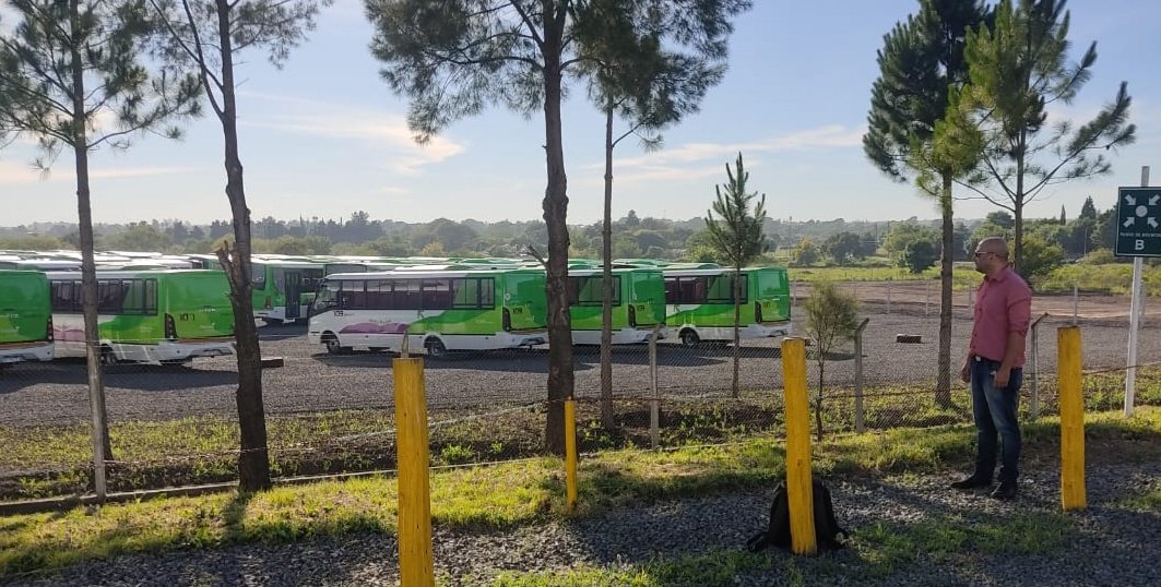 dariobaez's tweet photo. 🚌✨ Paraná presentó su nueva flota de colectivos.

⏱️✔️ Frecuencias que se cumplan
🗺️✔️ Recorridos útiles en todos los barrios
📊✔️ Transparencia y control del contrato

"Esfuerzo enorme. Volverle a la gente"

#TransporteUrbano #Movilidad 🚍💙 https://t.co/nkfeZ1DC0M