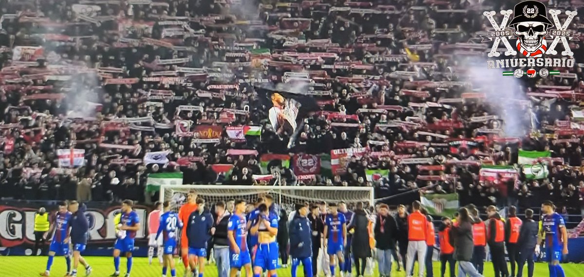 GATE22SFC's tweet photo. CD Extremadura-SFC. 04/12/2025
 ¡García Caparrós héroe andalucista y Jose Antonio Reyes leyenda sevillista siempre con nosotros! Herederos de vuestro legado y defensores de nuestra tierra. #4Dic https://t.co/Atzhp1GJzD
