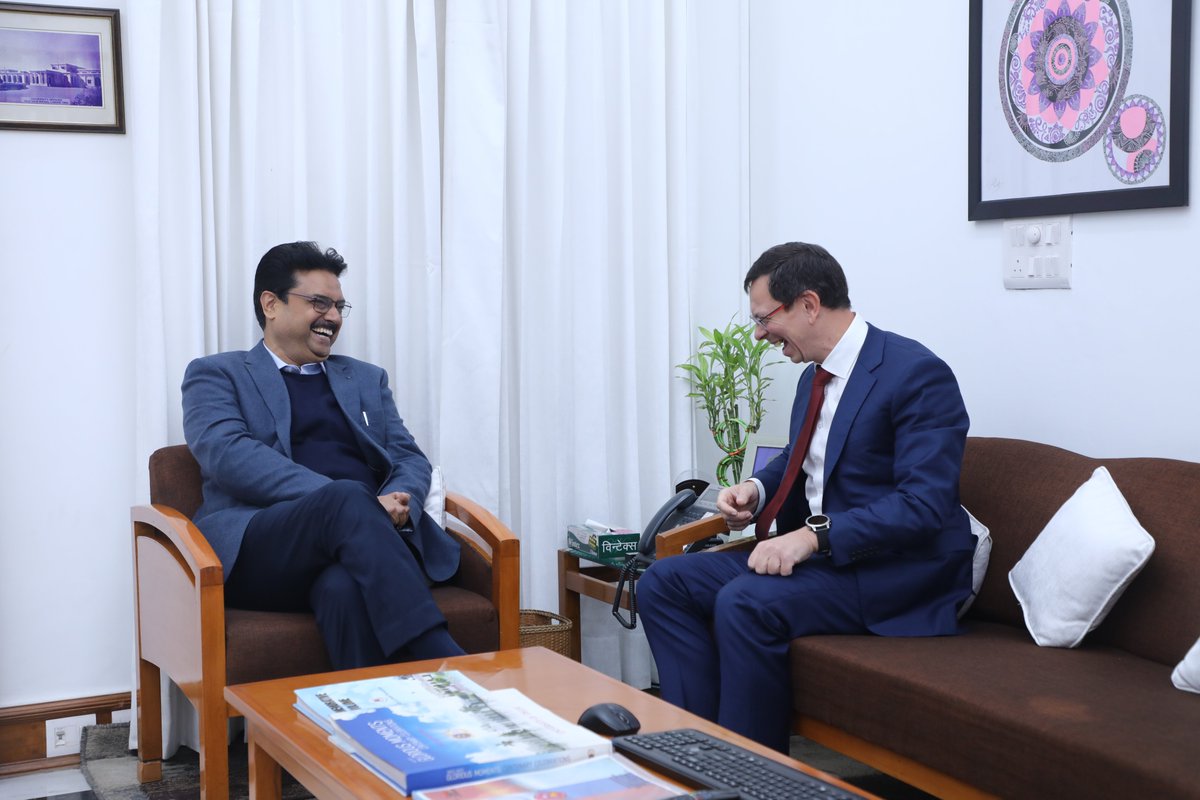YeDesHaiMera's tweet photo. Warmest thanks to Dr Nikita Anisimov, Rector of HSE University, for his affection, friendship and cooperation. Today’s signed ‘Statement of Cooperation’ will go a long way in the interests of Indian and Russian students. #IndiaRussiaFriendship #DruzhbaDosti #IndiaRussia 
@HSE_eng @RusEmbIndia @KremlinRussia_E @narendramodi @PMOIndia @dpradhanbjp @EduMinOfIndia @UnivofDelhi