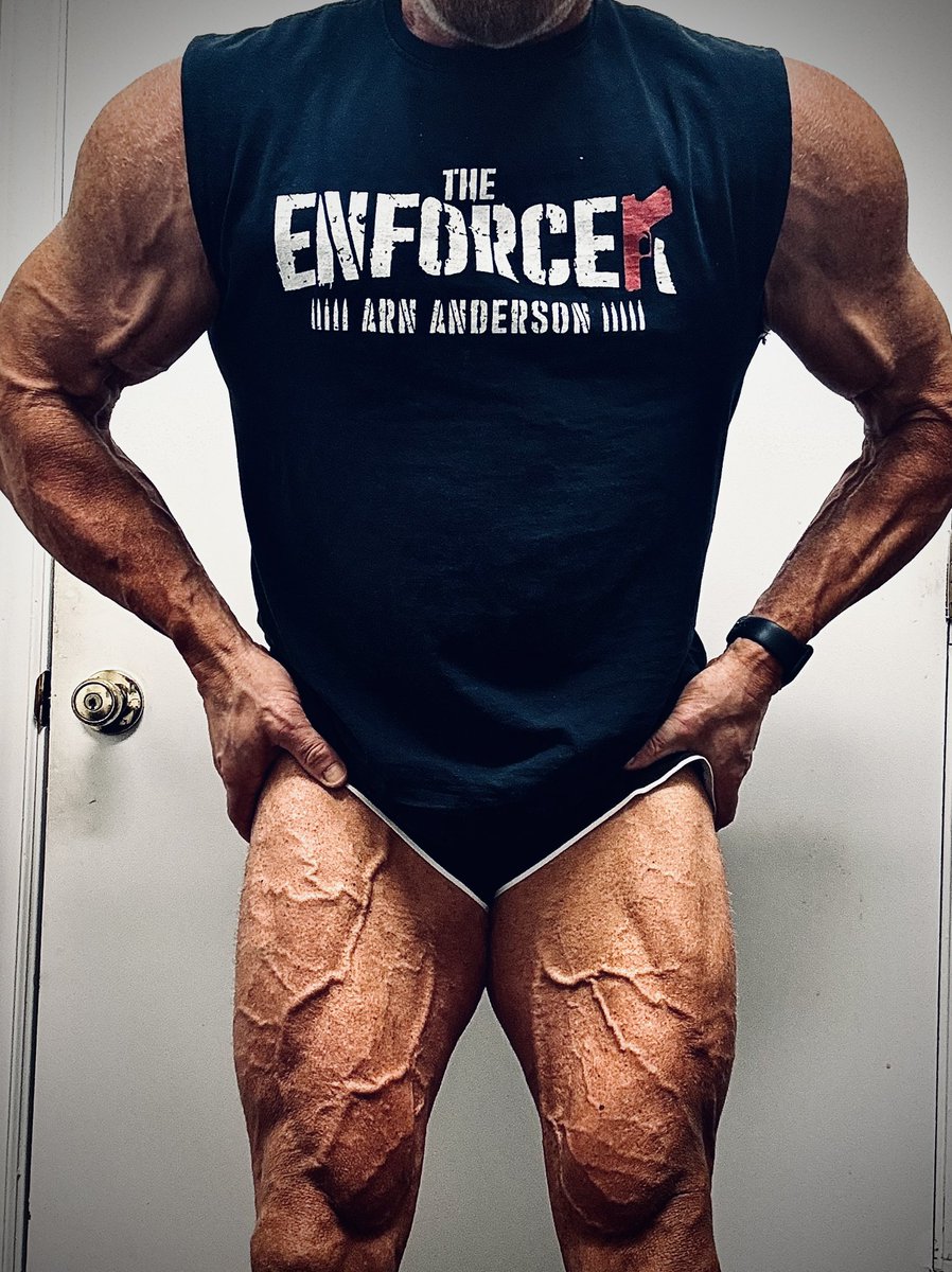 YourFLEXAppeal's tweet image. Cold, rainy Friday morning in Charlotte NC AND it happens to be “quad day” at the gym. That calls for a @TheArnShow t-shirt and some extra pre- wo… 

#TrainHard #WinEasy