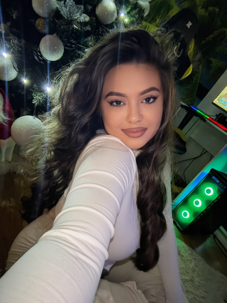 Alexispixie004's tweet image. Birthday girl✨