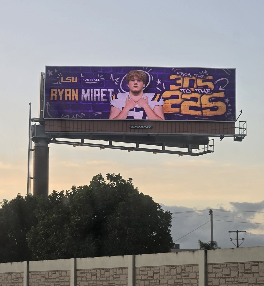 Hmiret78's tweet photo. Ryan and I are driving to school this morning and @LSUfootball has a  Billboard of him. WOW!! #GeauxTigers @Lane_Kiffin https://t.co/vl7sRmxfxH