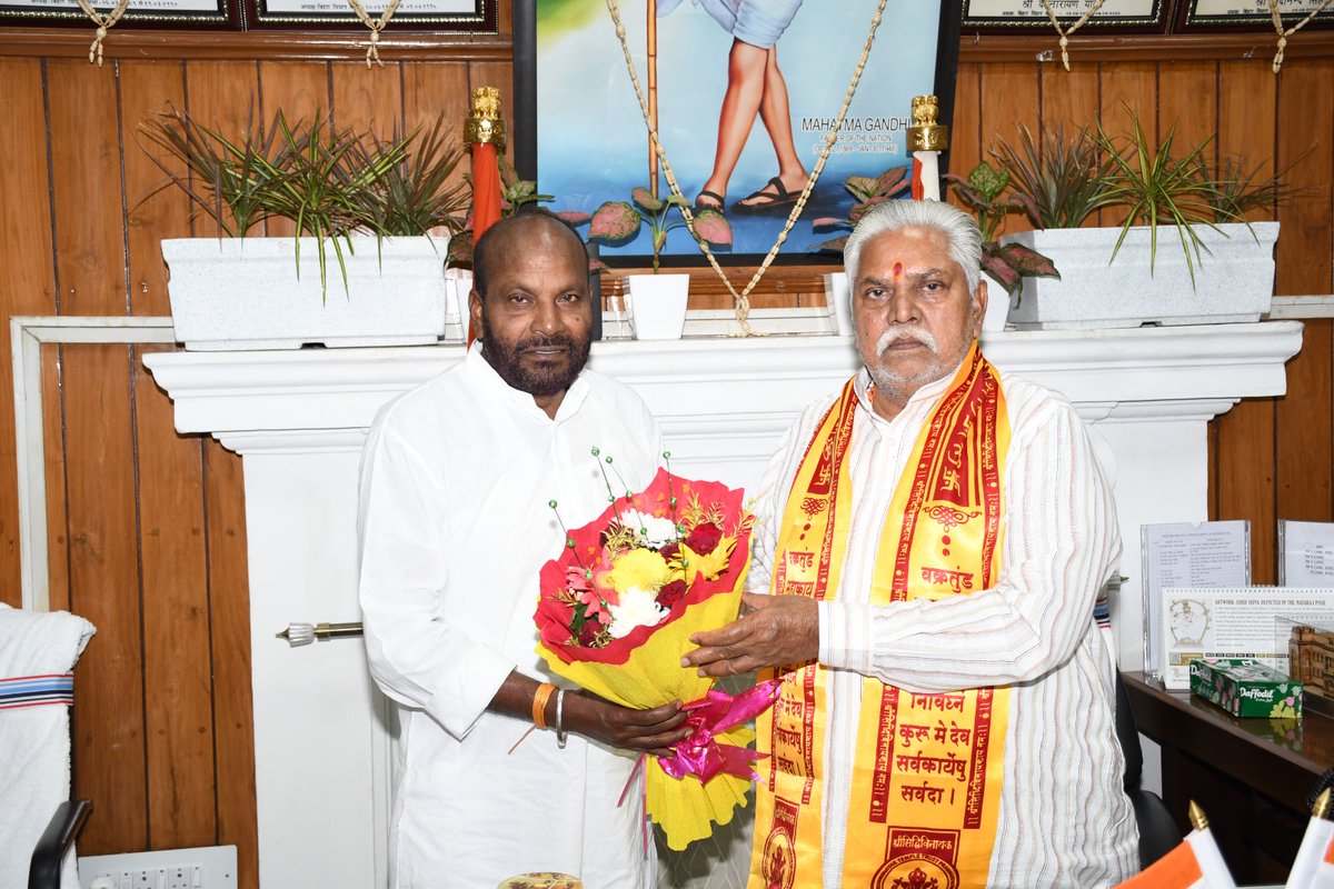 देर शाम बिहार विधानसभा के माननीय अध्यक्ष आदरणीय डॉ प्रेम कुमार जी से मिलकर उन्हें अपनी शुभकामनाएं प्रेषित की।