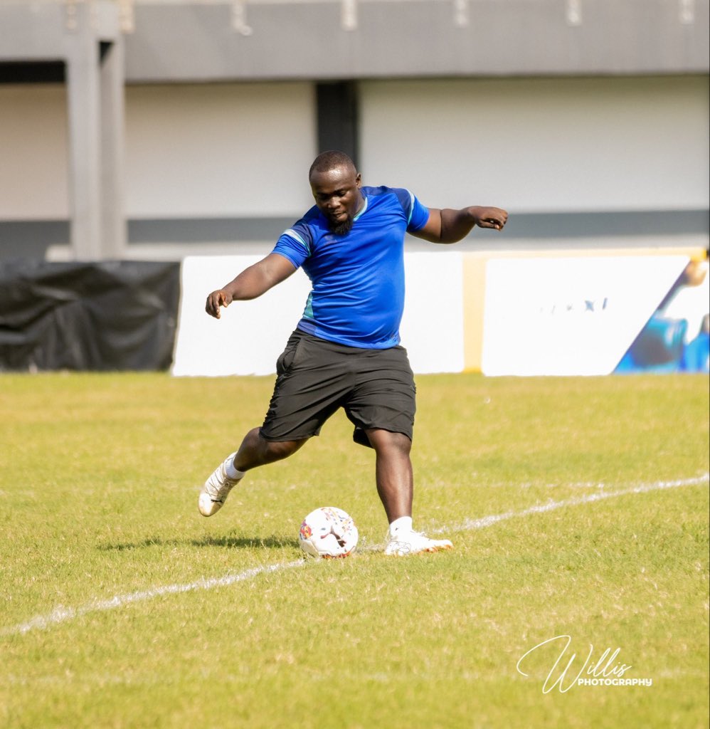 Just see how a person that always talks about  Lamine’s Performance, kicking a ball 😆😆