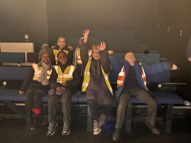 Hawthorn_PS's tweet photo. Year 1 and Year 2 have had a fun morning at the Alphabetti Theatre watching a Christmas performance @Alphabetti https://t.co/L4pLZ4yeZ2
