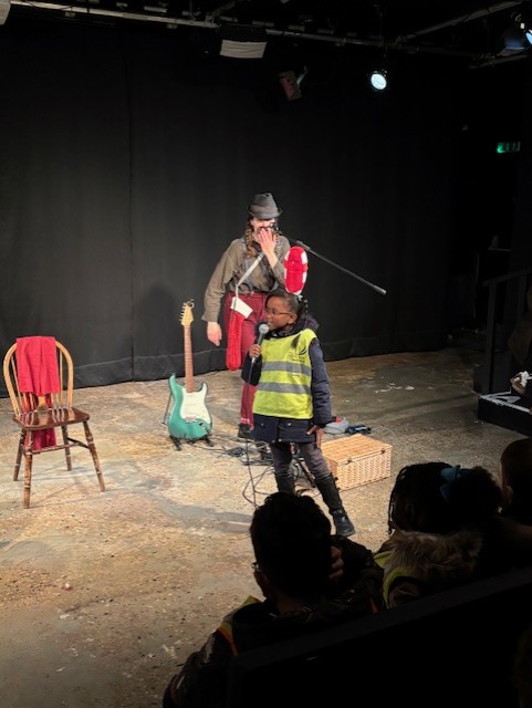 Hawthorn_PS's tweet photo. Year 1 and Year 2 have had a fun morning at the Alphabetti Theatre watching a Christmas performance @Alphabetti https://t.co/L4pLZ4yeZ2