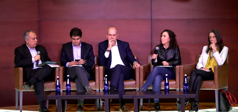 #EnVivo | Nuestro presidente, <a href="/JoseILopez/">Jose Ignacio Lopez</a>, participa en el evento de <a href="/Uniandinos/">Uniandinos - Oficial</a> y el diario <a href="/Portafolioco/">Portafolio</a> en donde se analiza el escenario económico del país para el próximo año, los retos y oportunidades. 

Síga la transmisión👉youtube.com/watch?v=vhaJ_H…