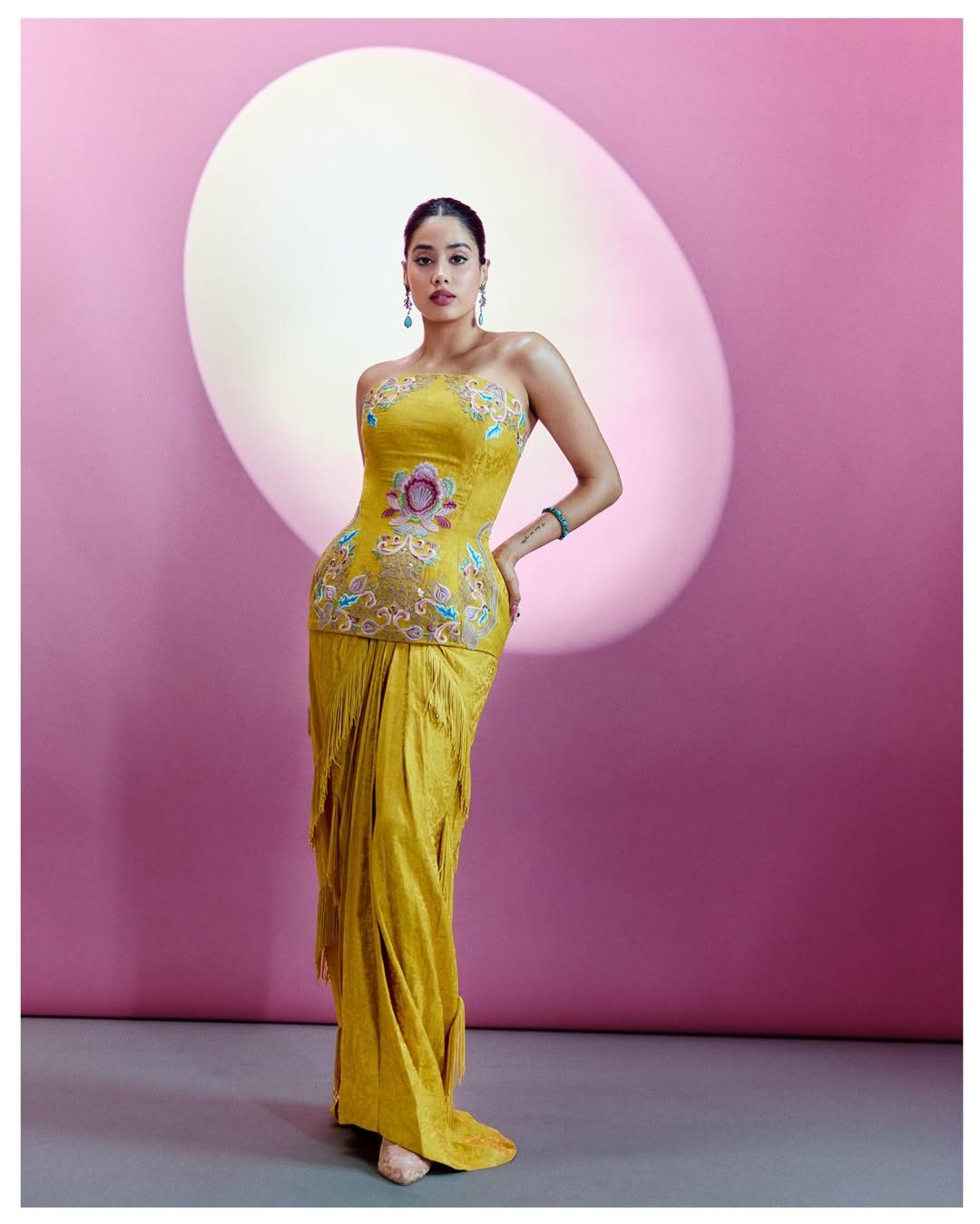 Image Janhvi Kapoor Photos | Rising Star and One of India’s Most Beautiful Actresses iiQ8