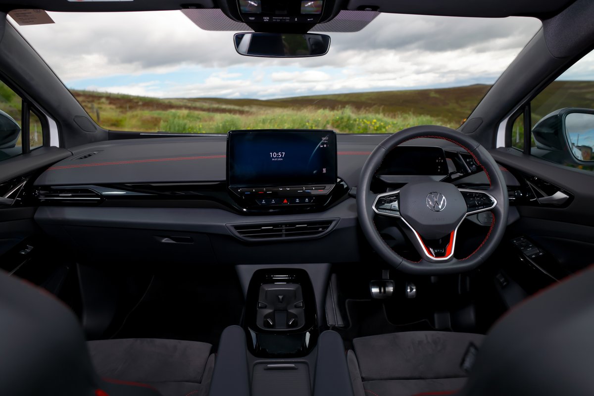 JohnClarkVW's tweet photo. The new ID.5 GTX keeps your eyes on the road and everything else in view. AR head up display. Smart guidance. Zero distractions. 🚘✨

Discover how it feels behind the wheel. Book your test drive today: https://t.co/dOOQBX5AbN https://t.co/KA9eAuQ2CG