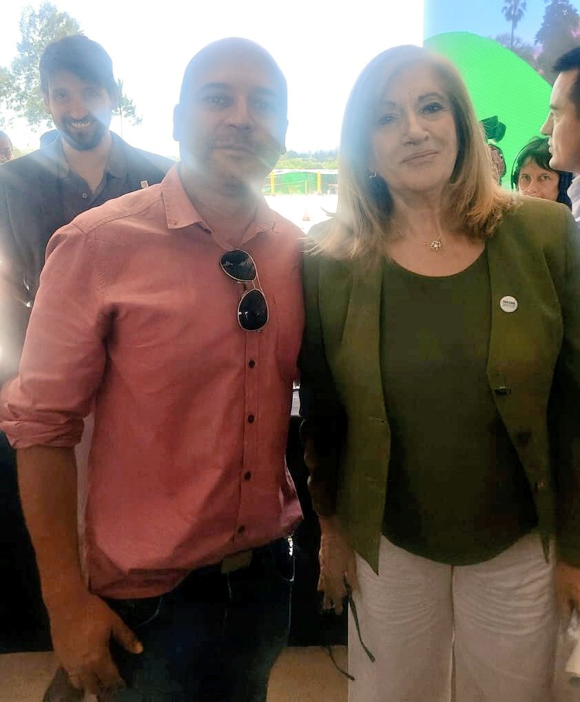 dariobaez's tweet photo. 🚌✨ Paraná presentó su nueva flota de colectivos.

⏱️✔️ Frecuencias que se cumplan
🗺️✔️ Recorridos útiles en todos los barrios
📊✔️ Transparencia y control del contrato

"Esfuerzo enorme. Volverle a la gente"

#TransporteUrbano #Movilidad 🚍💙 https://t.co/aT8VBpIGsv