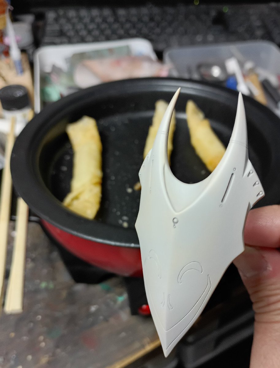 ドボンしてサフ吹いて磨き終わりました。
なので卓上ホットプレートで晩酌開始