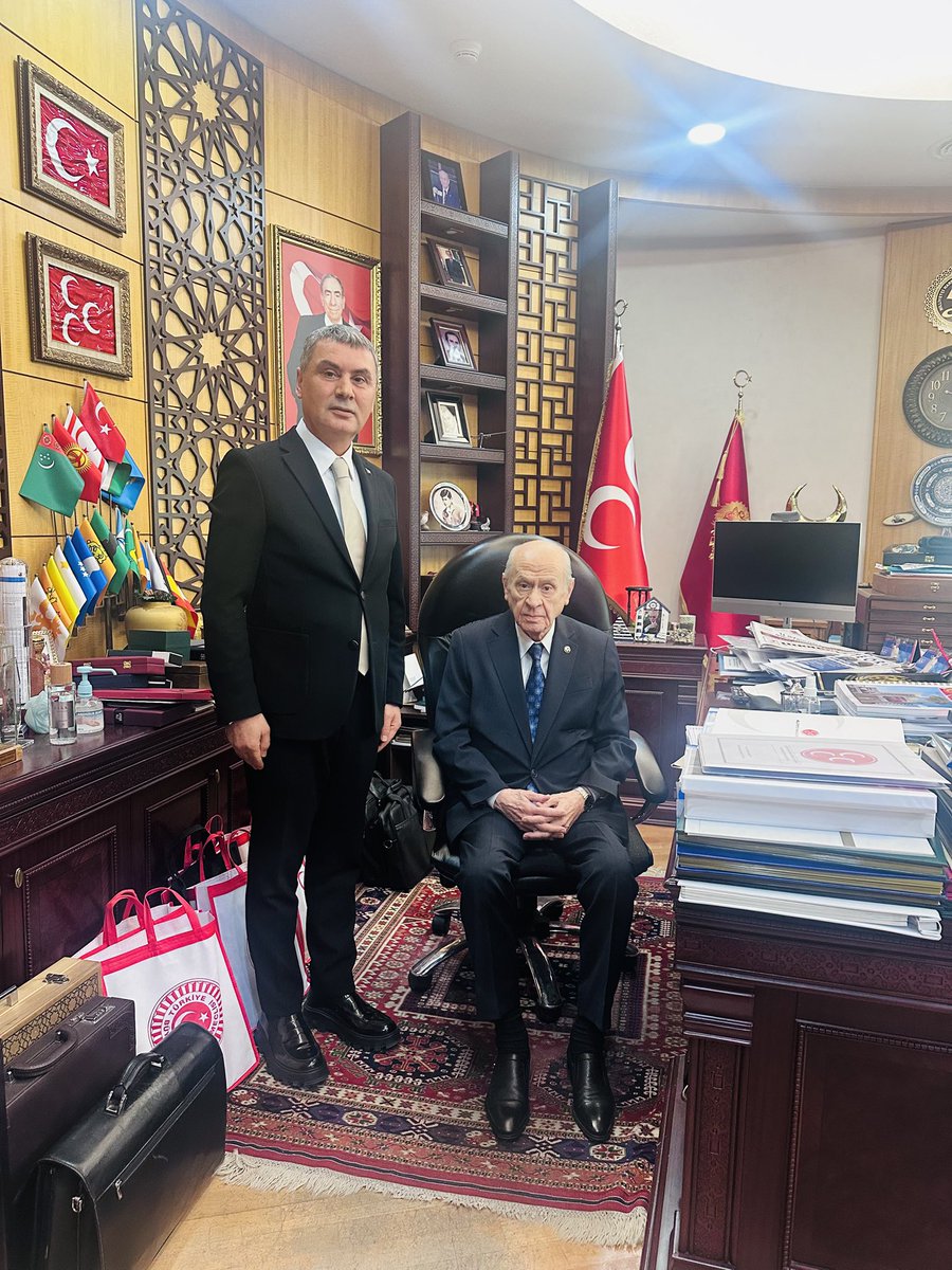 Türk siyasetinde ağırlığı, duruşu ve tecrübesiyle iz bırakan Değerli büyüğüm, saygıdeğer Genel Başkanım, bilge liderim Sayın Devlet Bahçeli beyi makamında ziyaret ettim. Kendisine sağlık, sıhhat ve afiyetler diliyorum. Allah başımızdan eksik etmesin. 🇹🇷 05.12.2025